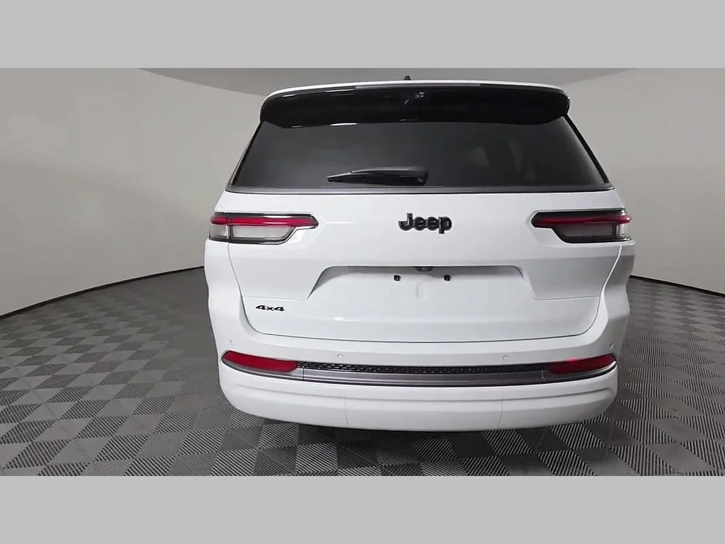 New 2026 Bright White Clear-Coat Exterior Paint Jeep Limited Reserve image 36