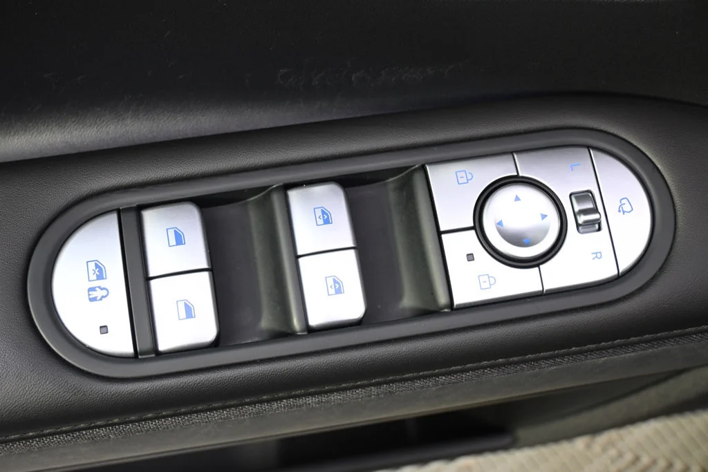 Used 2023 Grey Hyundai SEL image 23