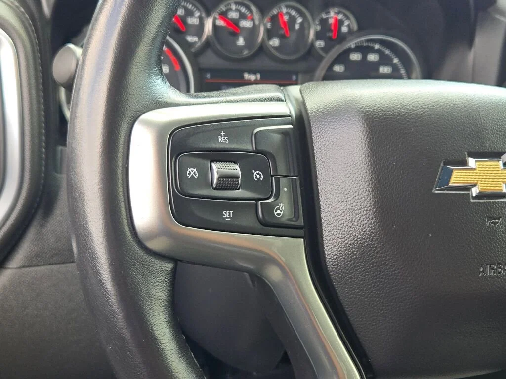 Used 2020 SUMMIT WHITE Chevrolet LT image 28