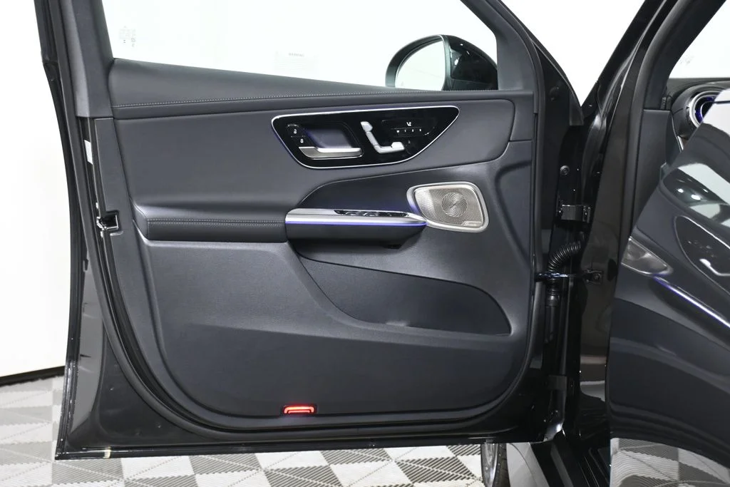 Used 2026 Gray Mercedes-Benz GLC 300 image 23