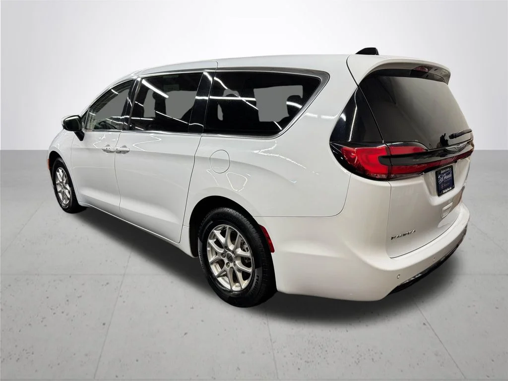 Used 2023 White Chrysler Touring L image 4