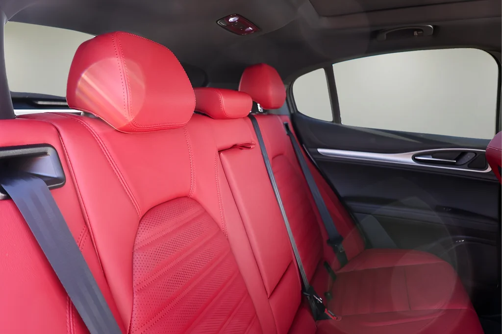 New 2025 White Alfa Romeo Base image 23