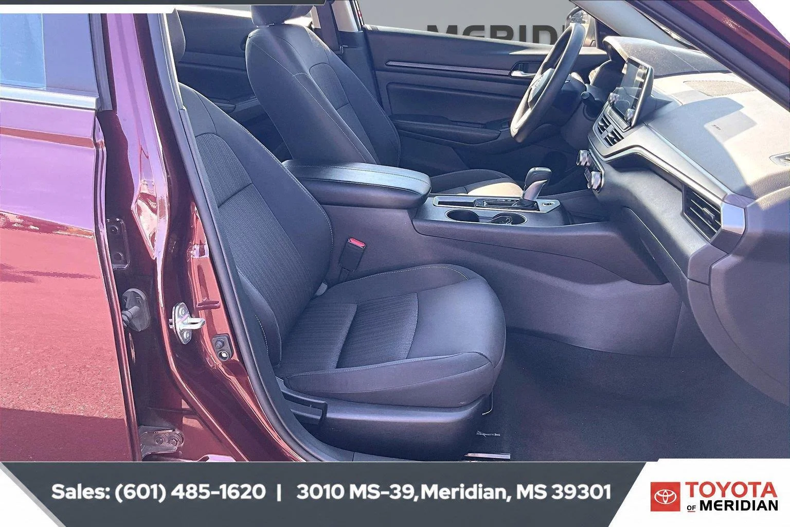 Used 2025 Garnet Pearl Metallic Nissan SV image 6