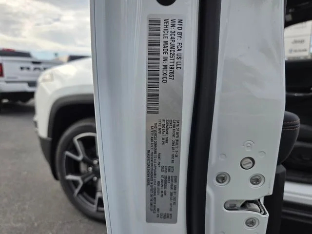 New 2026 Bright White Clear-Coat Exterior Paint Jeep Overland image 19