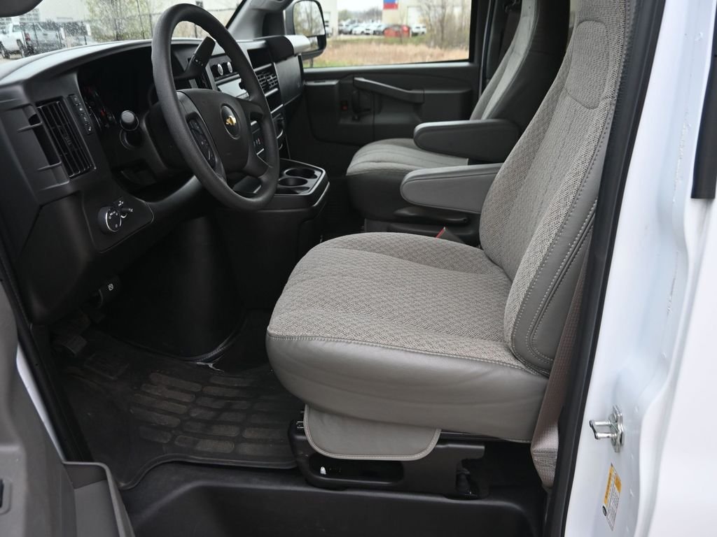 Used 2025 White Chevrolet LT image 20