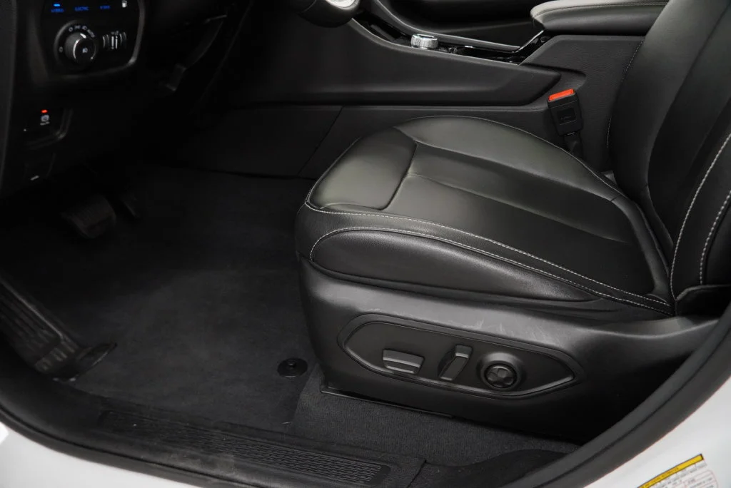 Used 2023 White Jeep 4xe image 36