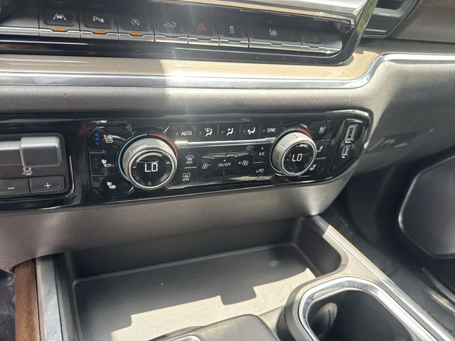 Used 2022  Chevrolet High Country image 23