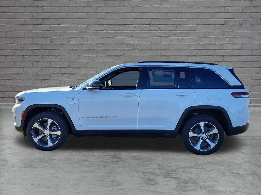 New 2024 Bright White Clearcoat Jeep  image 5