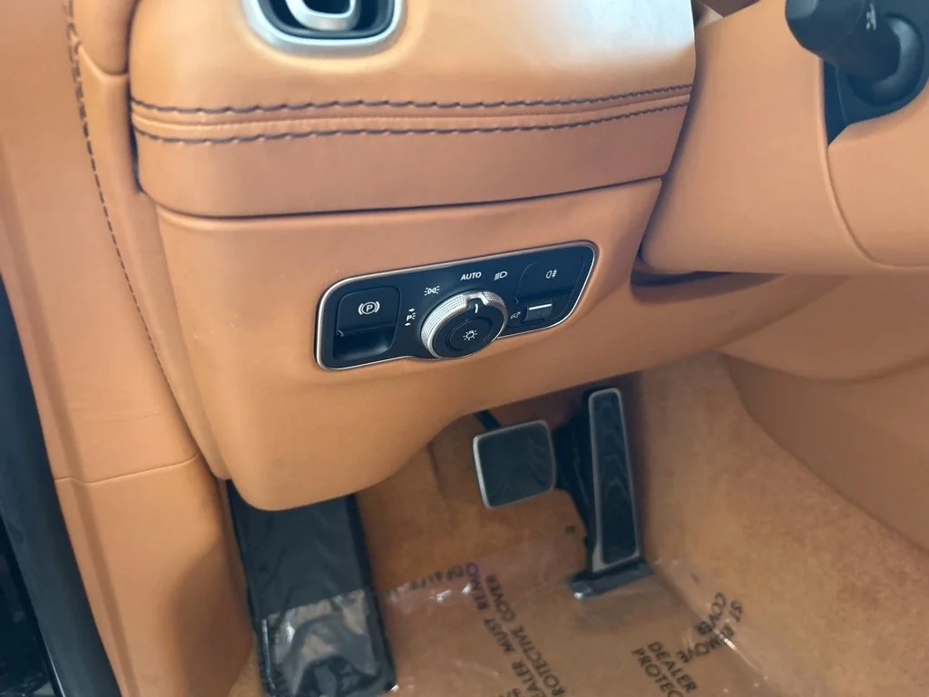 Used 2023 Black Aston Martin Base image 42