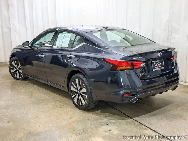 Used 2019 Blue Nissan 2.5 SV image 9