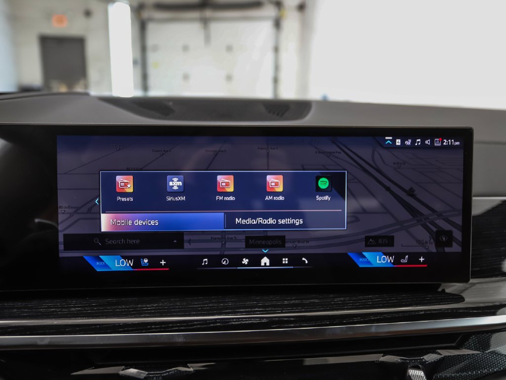 Used 2027 Gray Metallic BMW xDrive40i image 17