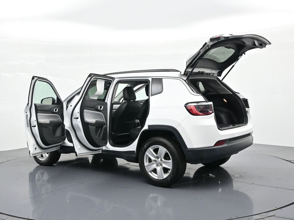 Used 2022 Bright White Clearcoat Jeep Latitude image 24