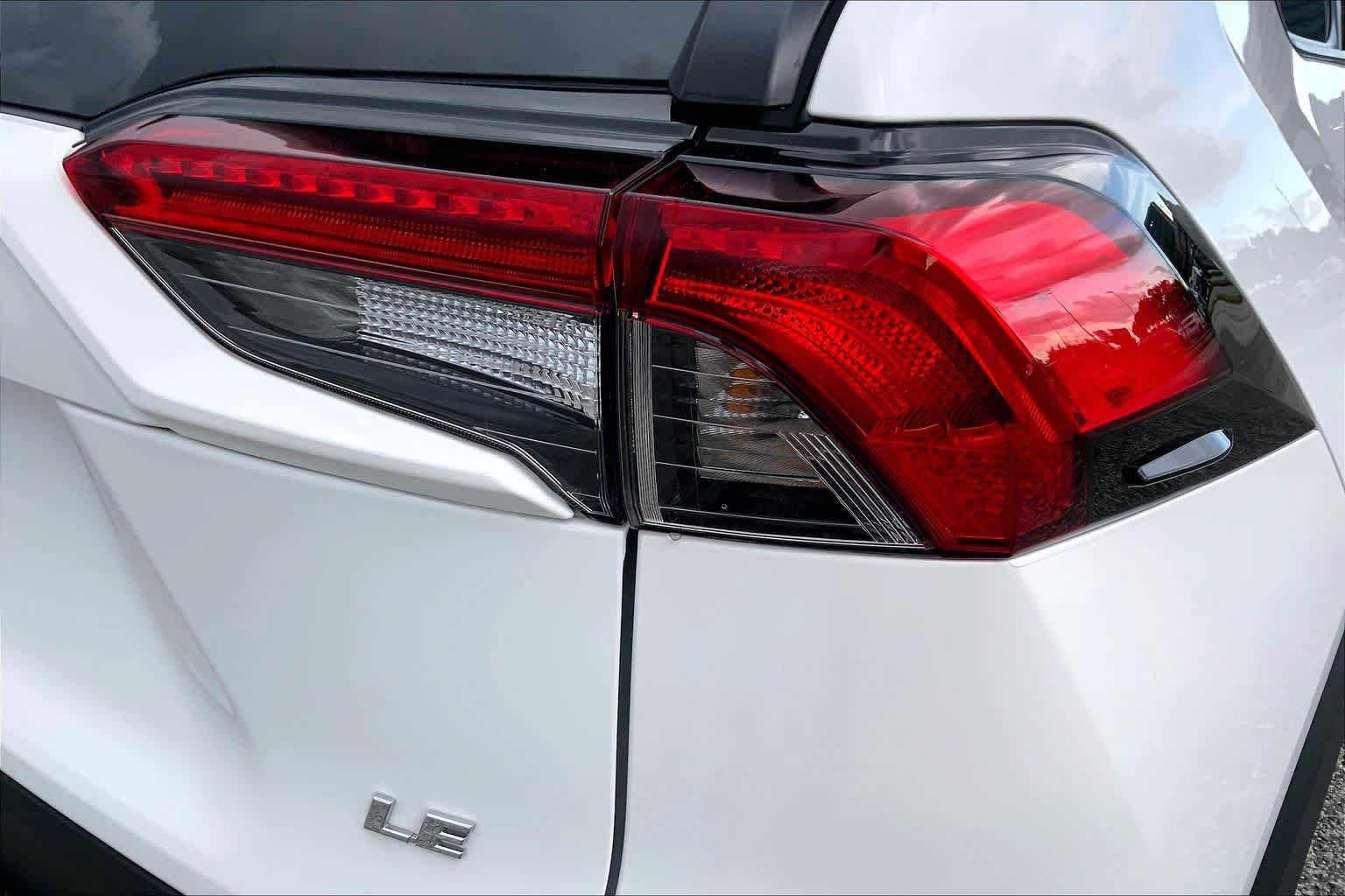 Used 2025 Ice Cap Toyota LE image 30