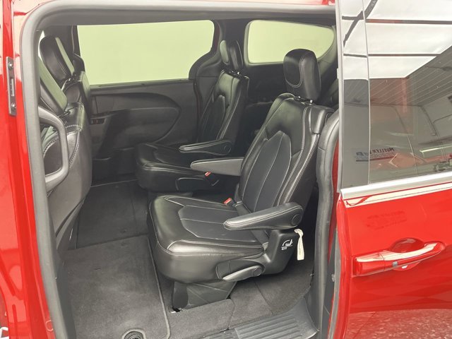2025 Chrysler Pacifica Select - Photo 10