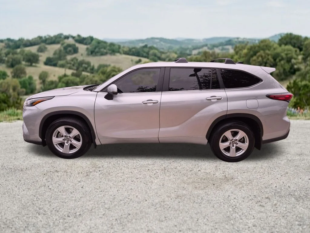 Used 2023 Silver Toyota L image 5