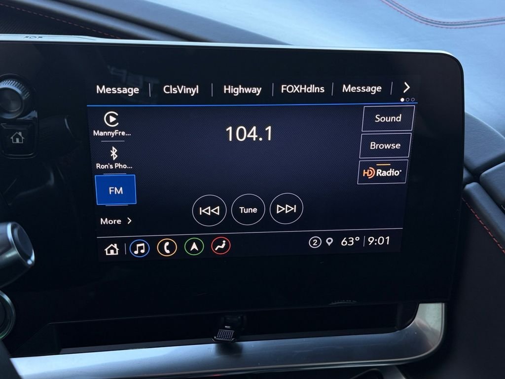 Used 2023 White Chevrolet Stingray image 17