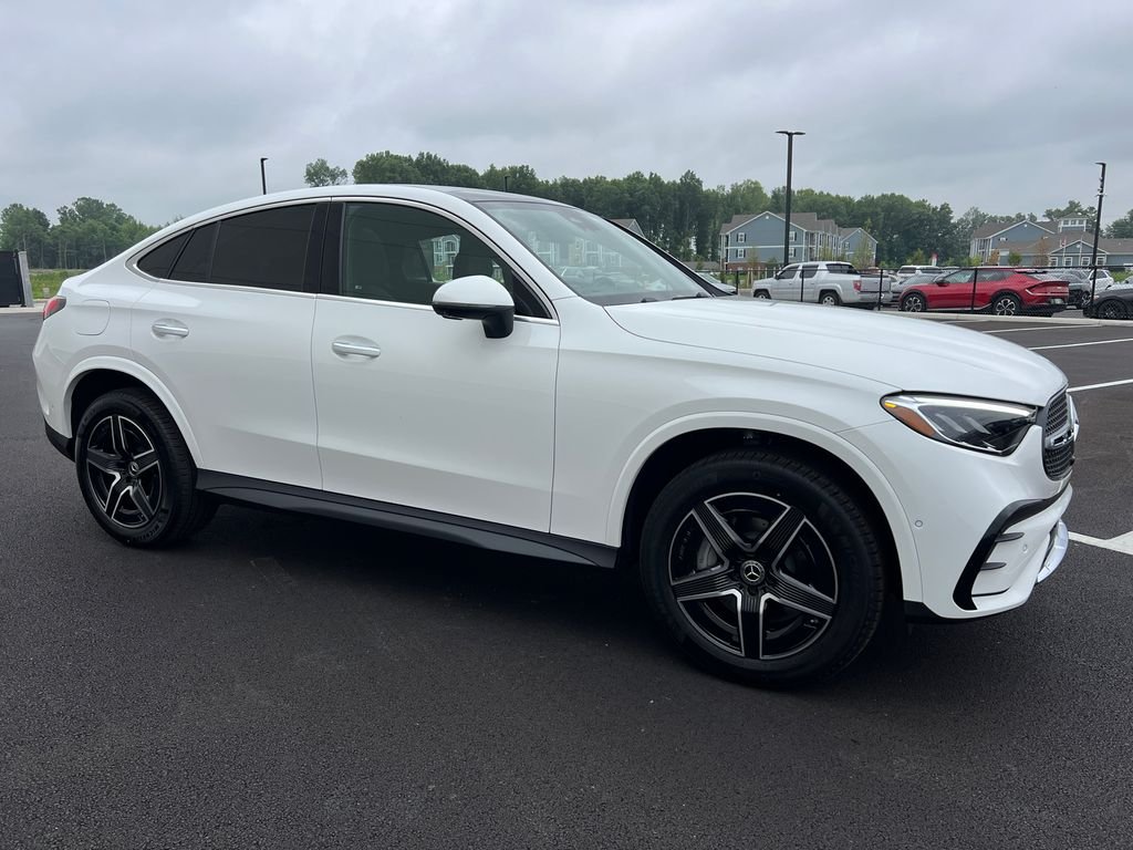 New 2026 Polar White Mercedes-Benz GLC300 image 2