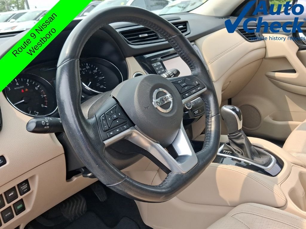 Used 2017 Gray Nissan SL image 17