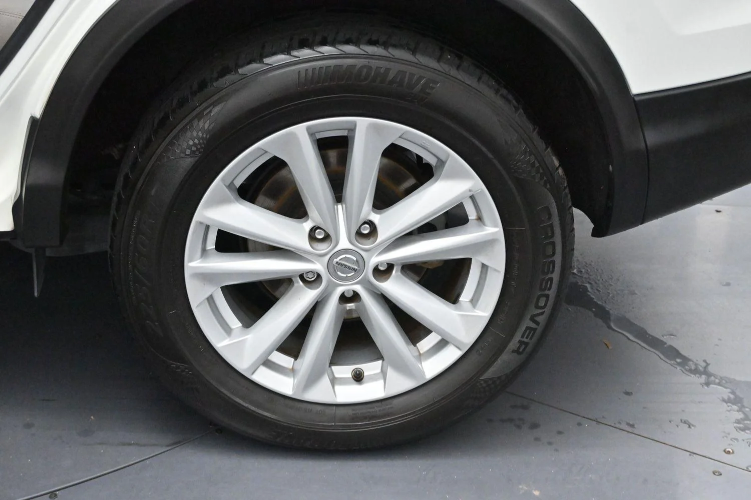 Used 2017 Glacier White Nissan SV image 32