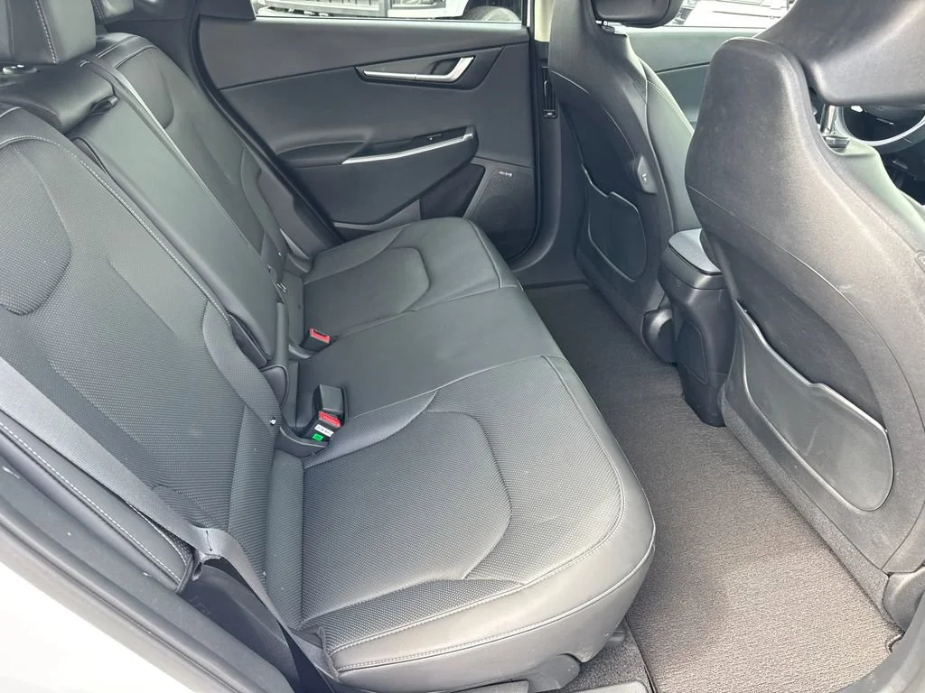 Used 2023 White Kia Wind image 18