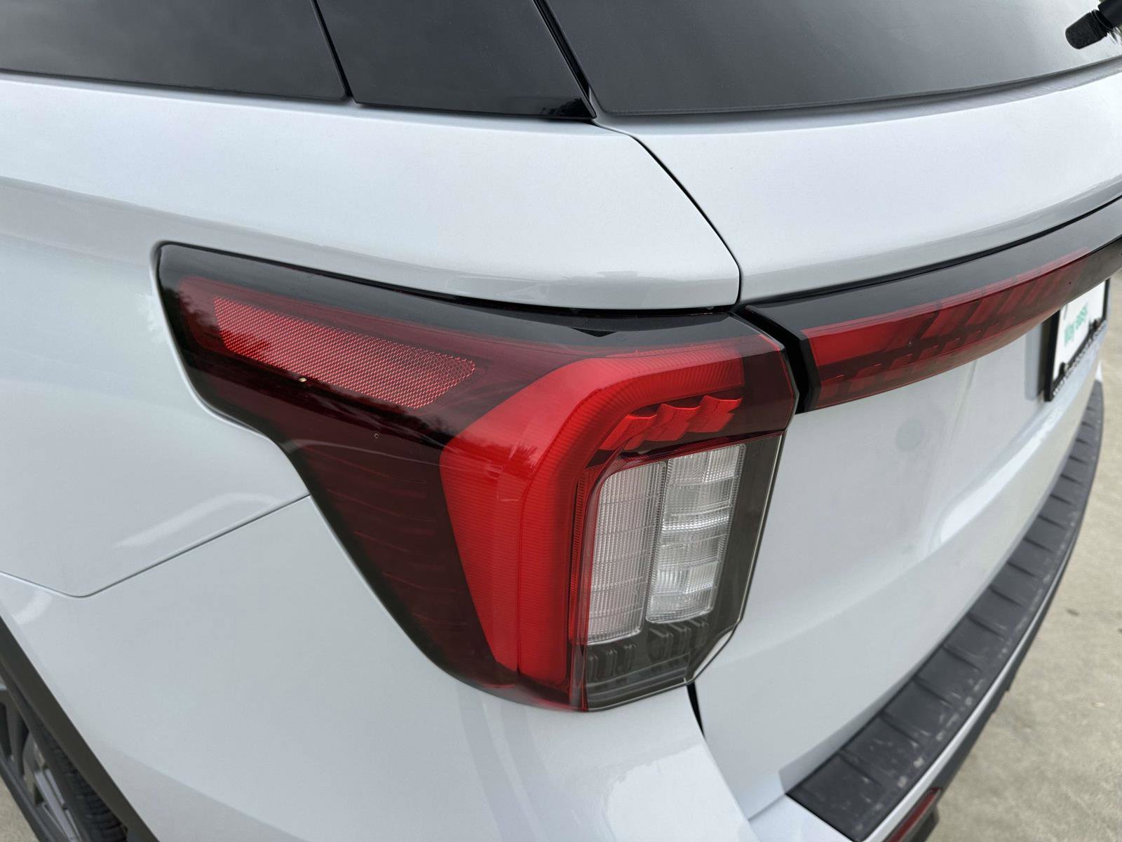 New 2026 Space White Metallic Ford ST-Line image 8