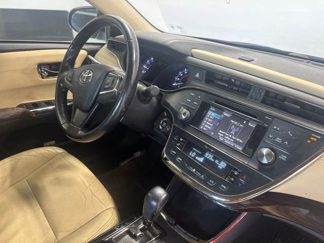 Used 2015 Silver Toyota XLE image 23