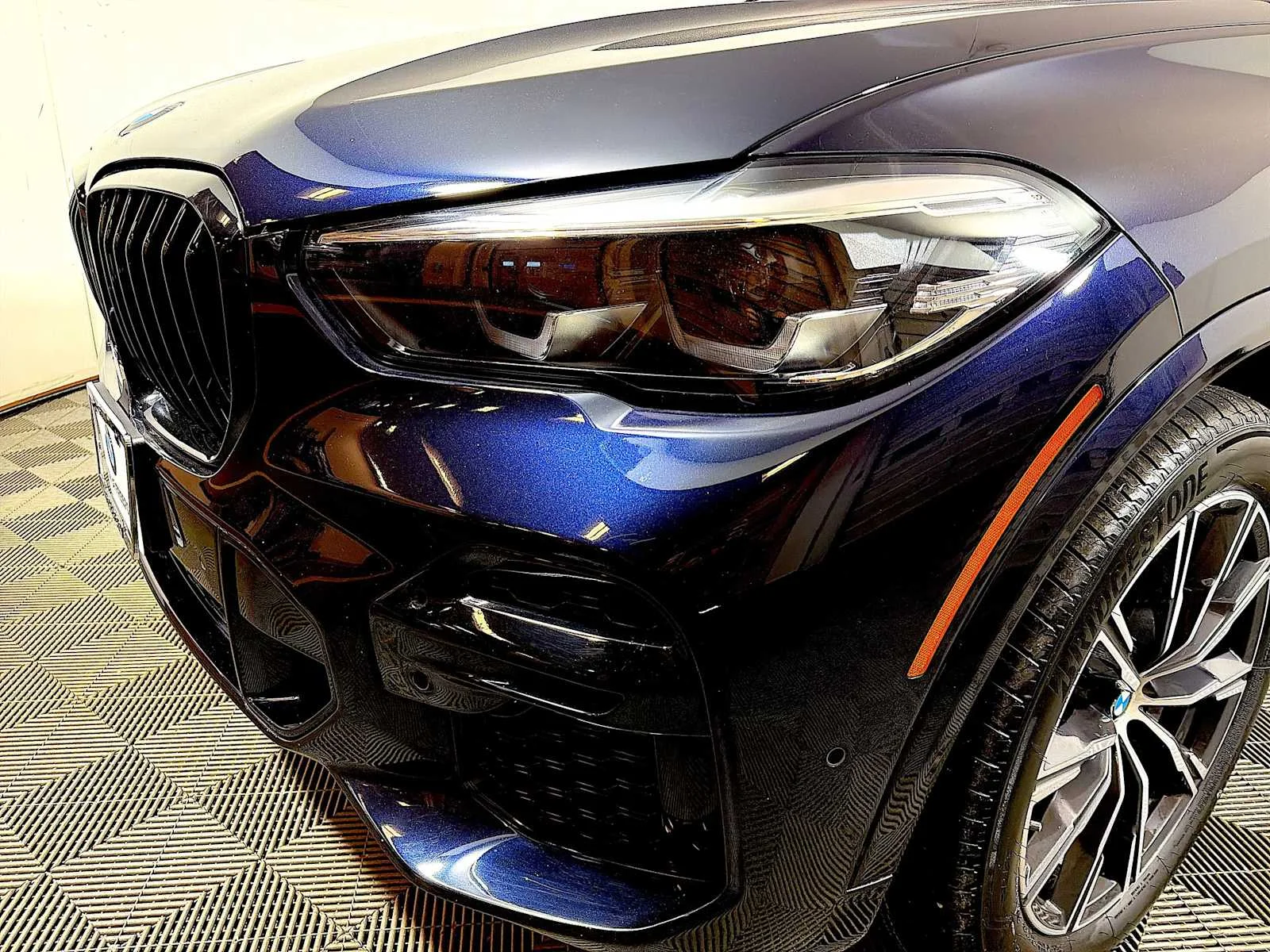 Certified Used 2023 Carbon Black Metallic BMW xDrive40i image 21