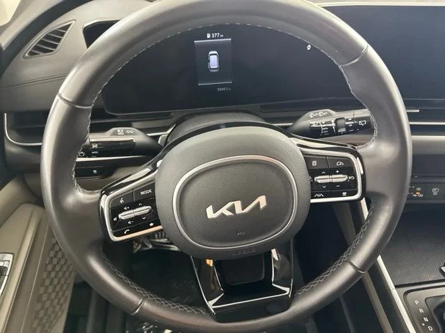 Used 2025 Black Kia LXS image 24