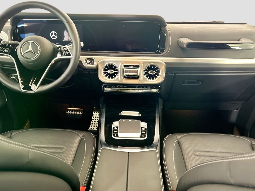 Used 2025  Mercedes-Benz G 550 image 13