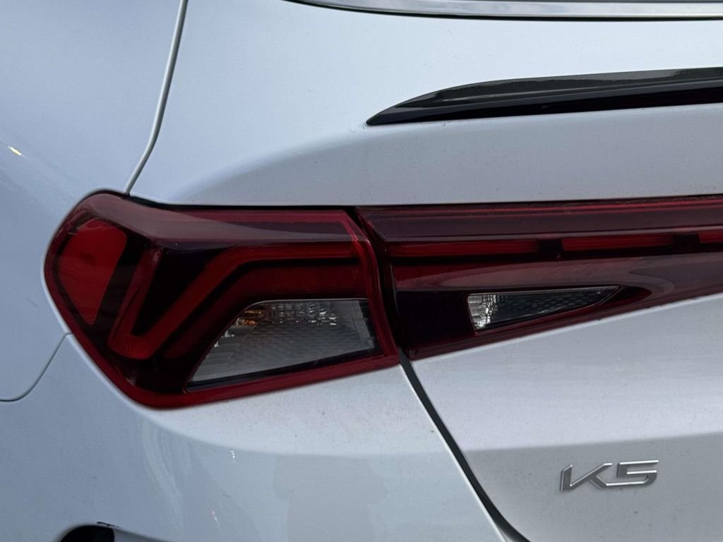 Used 2023 White Kia GT-Line image 9