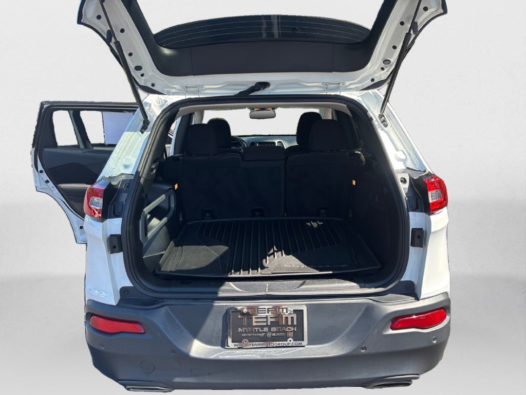 Certified Used 2017 White Jeep Latitude image 13