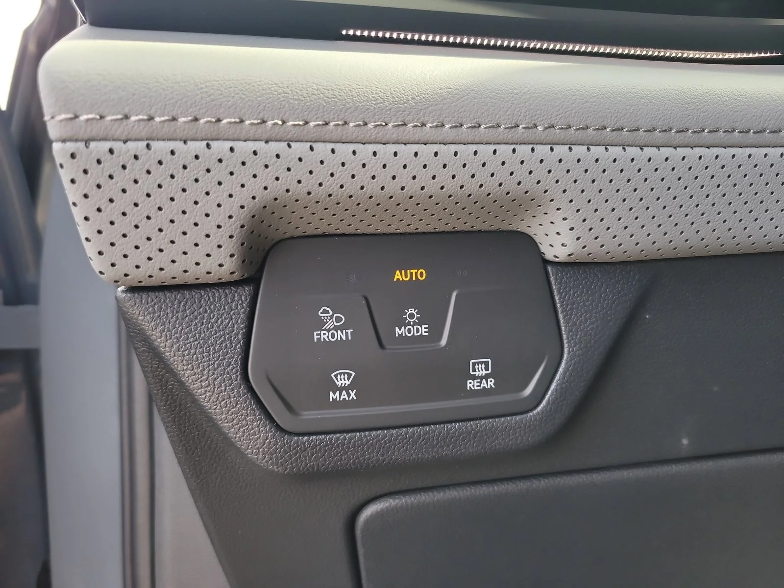 New 2026 Pure Gray Volkswagen 2.0T Peak Edition image 32