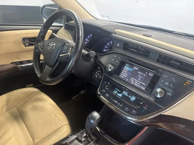Used 2015 Silver Toyota XLE image 23