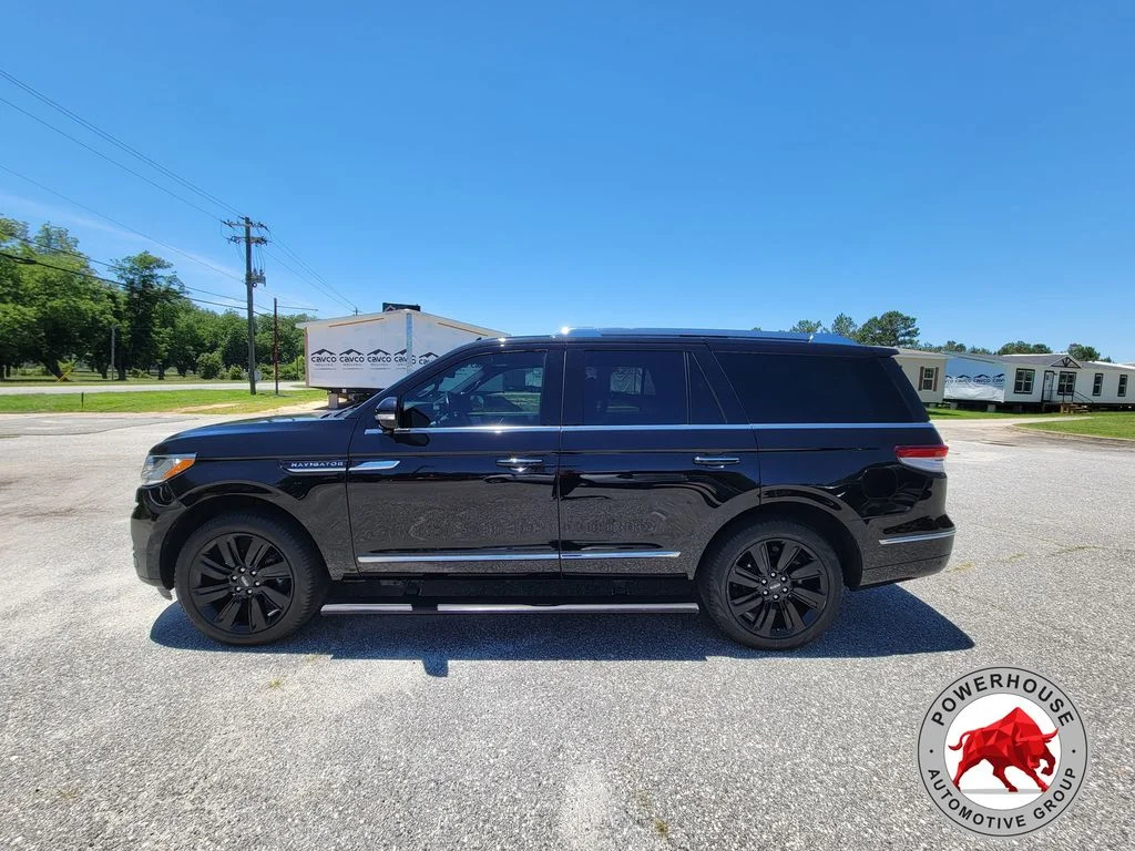 Used 2022 Black Lincoln Reserve image 3