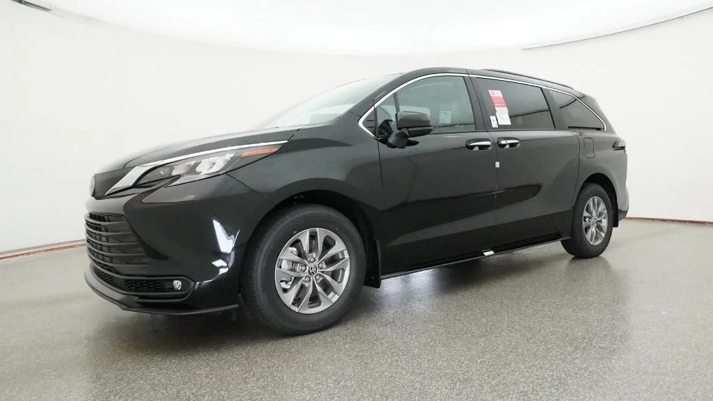 New 2026 Midnight Black Metallic Toyota XLE image 5