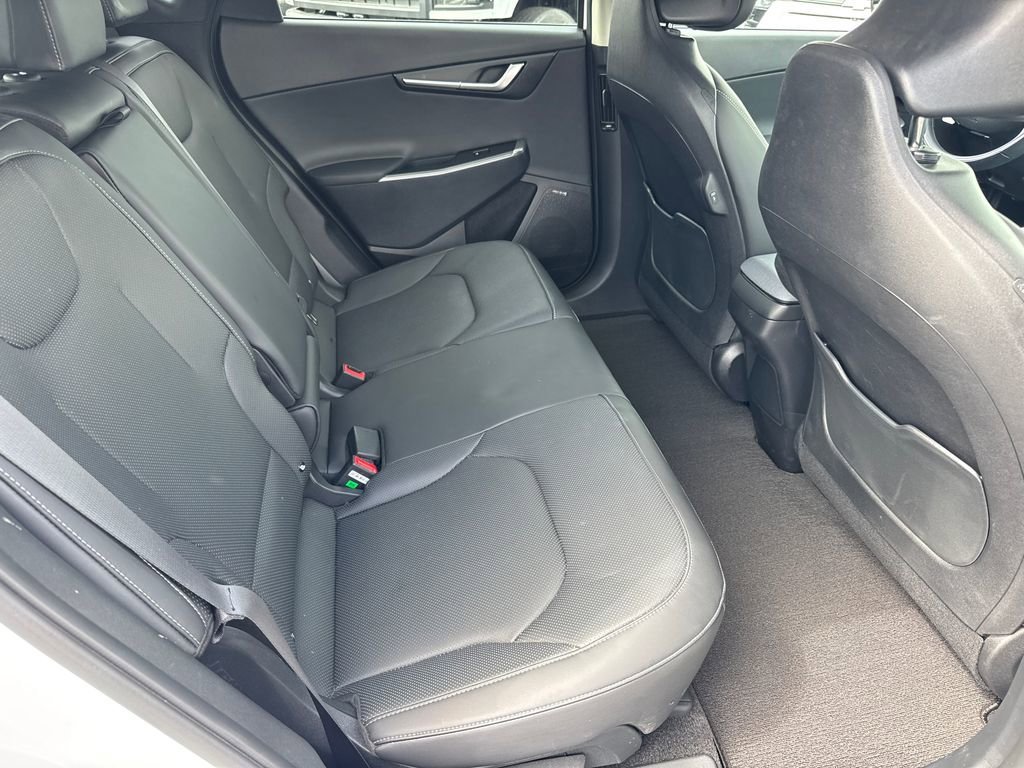 Used 2023 White Kia Wind image 18