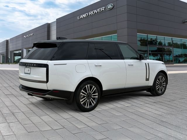 New 2026 Ostuni Pearl White Land Rover SE image 5