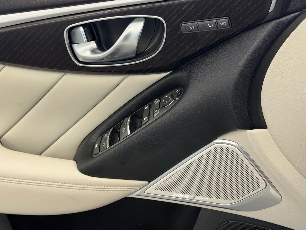 Used 2023 White INFINITI SENSORY image 25
