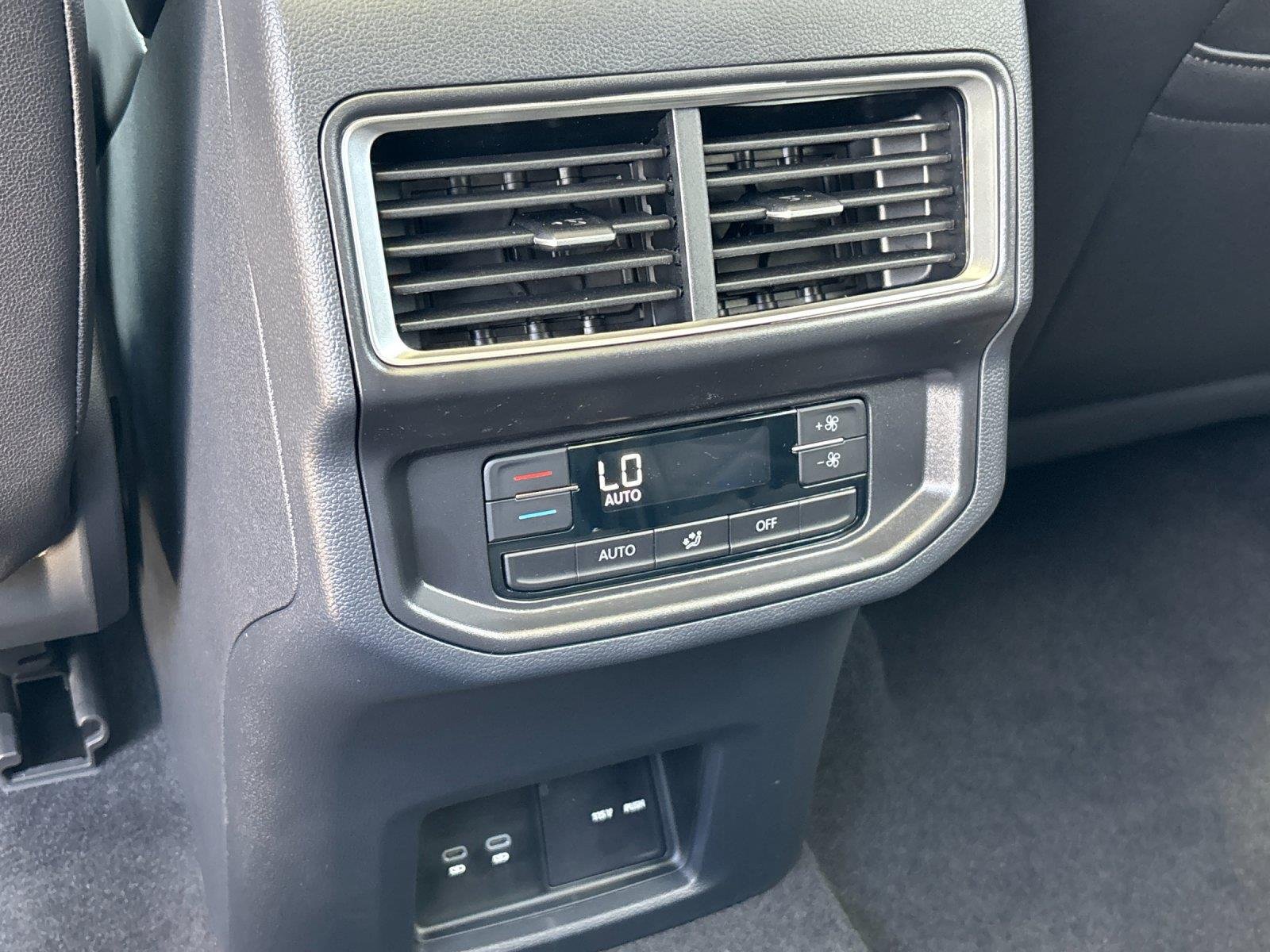 New 2026 pure gray Volkswagen 2.0T SE w/Technology image 33