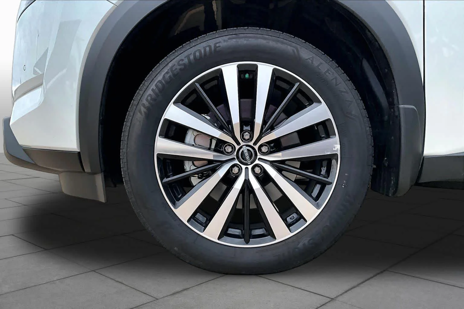 Used 2025 Everest White Pearl Tricoat Nissan Platinum image 11
