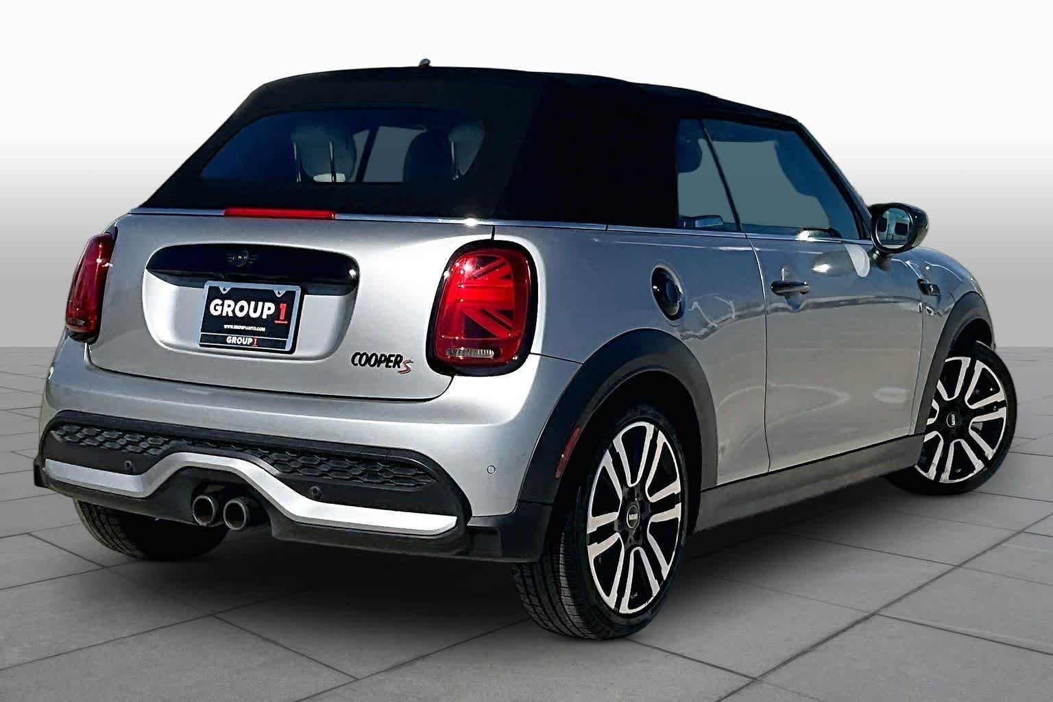 Used 2024 Melting Silver III Metallic MINI Cooper S image 11