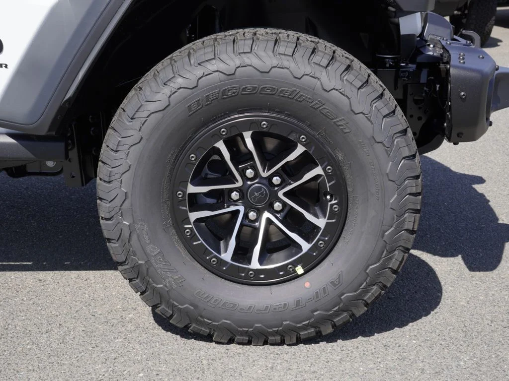 New 2026 Bright White Clear-Coat Exterior Paint Jeep Moab 392 image 9