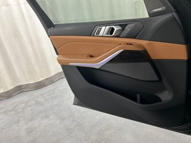 Used 2025 Black BMW xDrive40i image 19