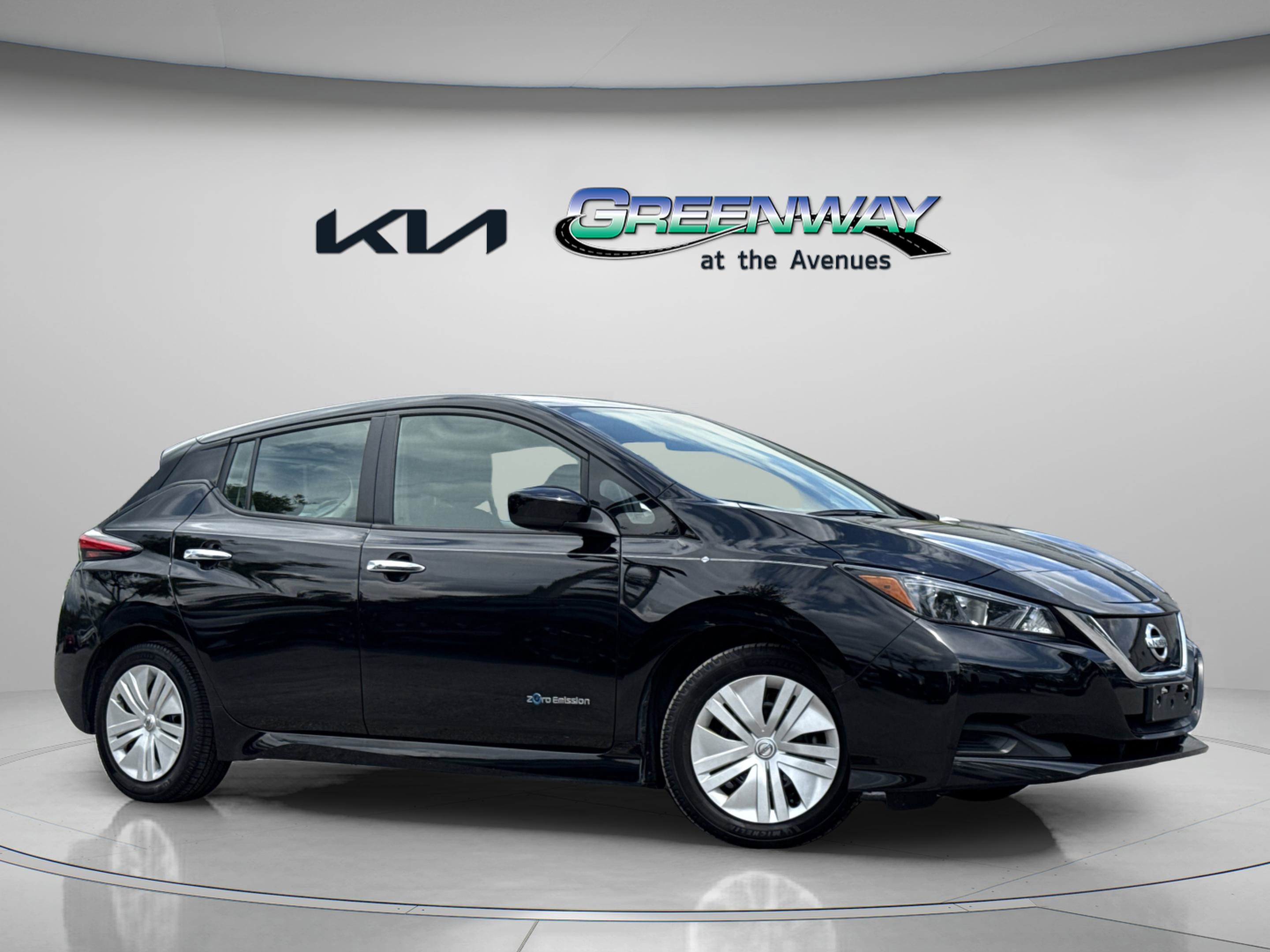 2019 Nissan Leaf S's photo