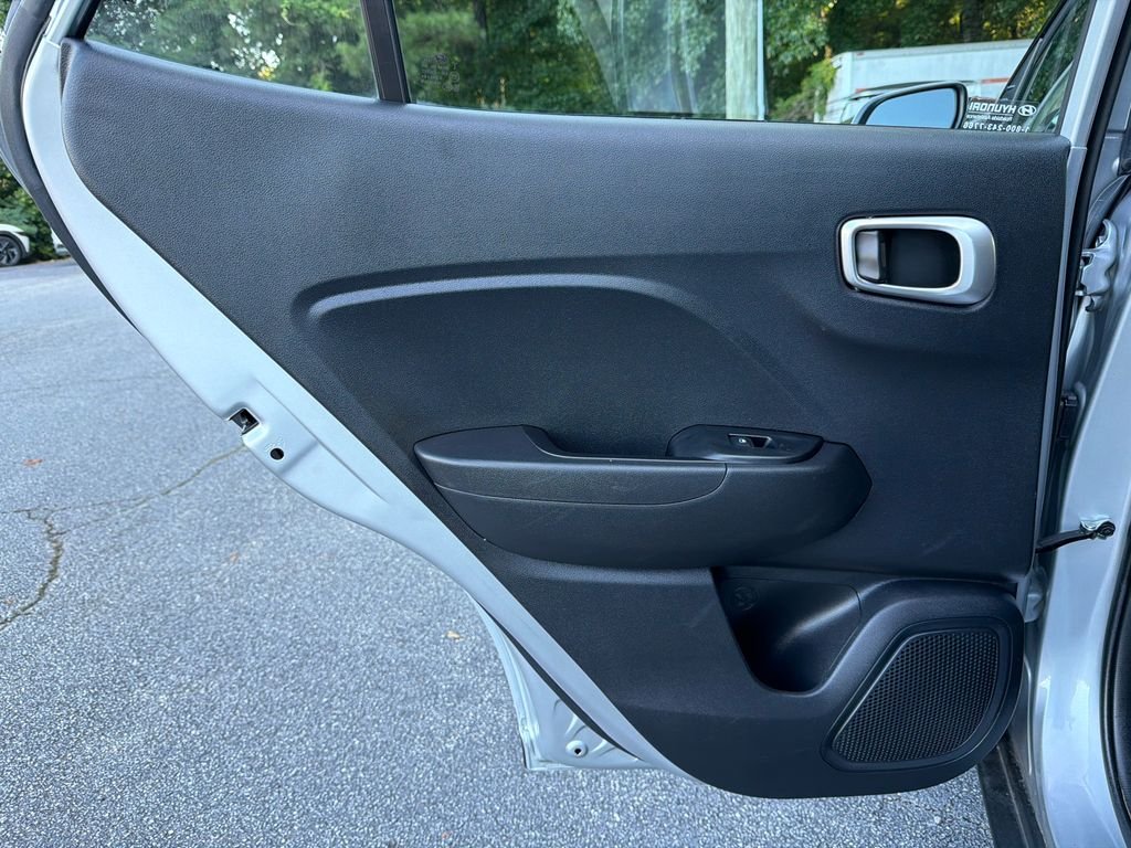 Used 2021 Silver Hyundai SE image 21