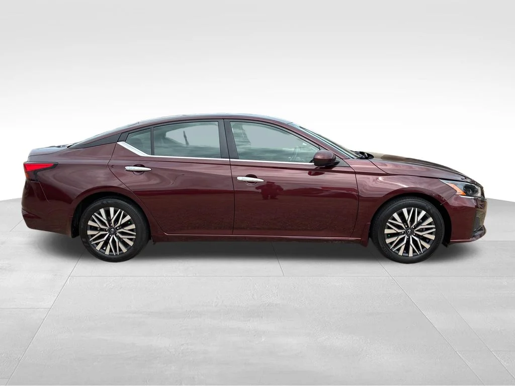 Used 2024 Red Nissan 2.5 SV image 7