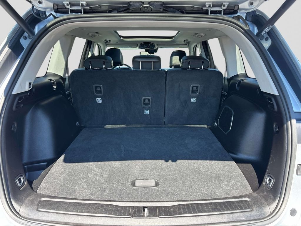 Used 2024 Silver Jeep Limited image 19