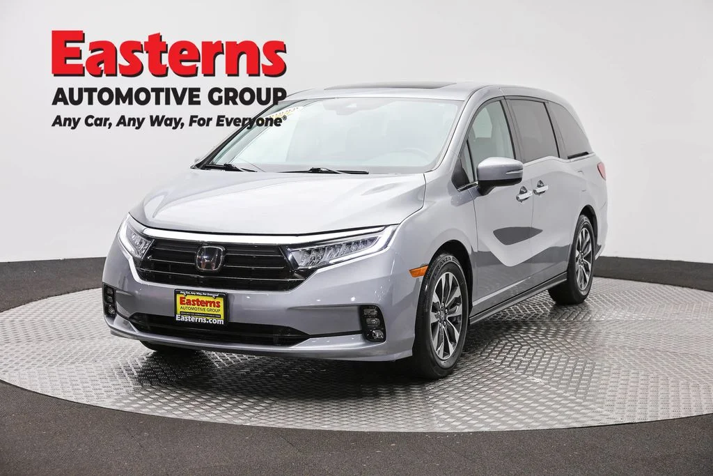 Used 2023 Silver Honda EX-L image 1