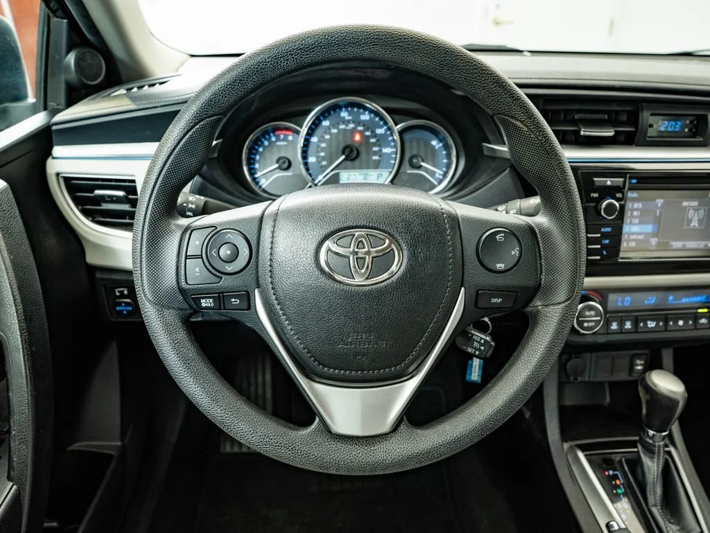 Used 2015 Slate Metallic Toyota LE image 39
