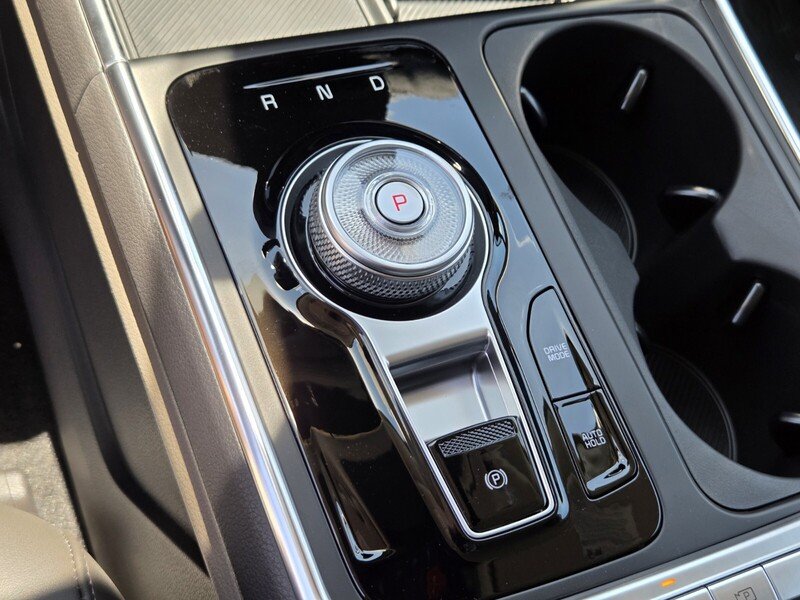 New 2026 Snow White Pearl Kia EX image 16